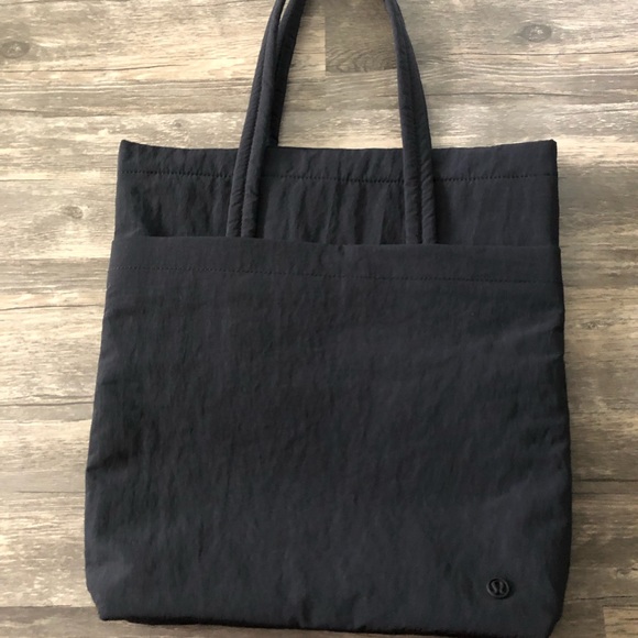 lululemon athletica Handbags - Lululemon on my level tote *NWOT*